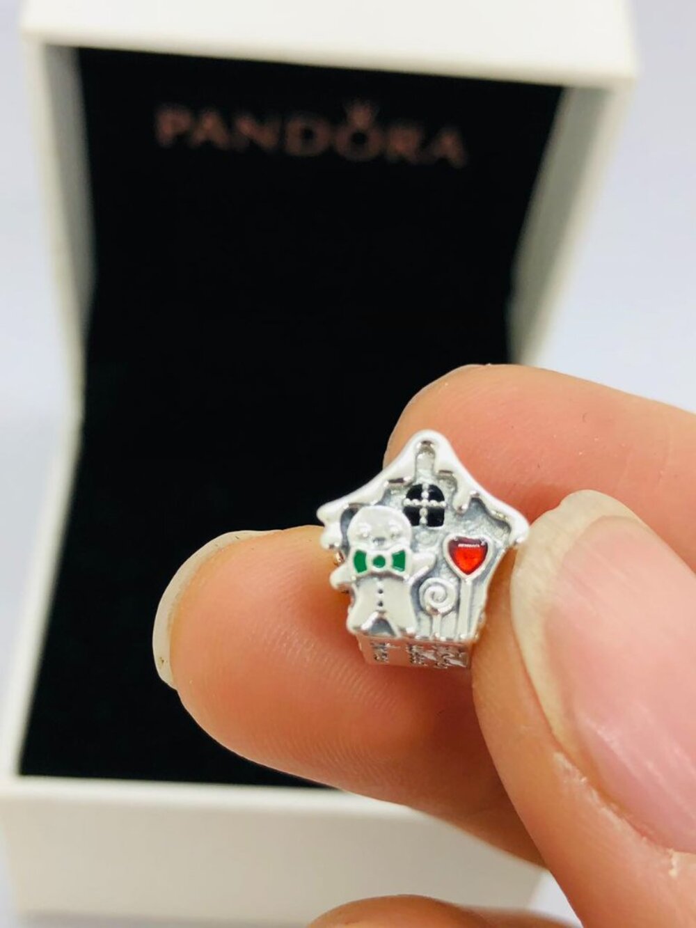✨✨Pandora Moments Gingerbread House charm